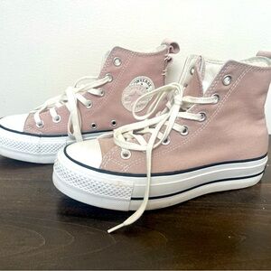 Women’s Converse size 6